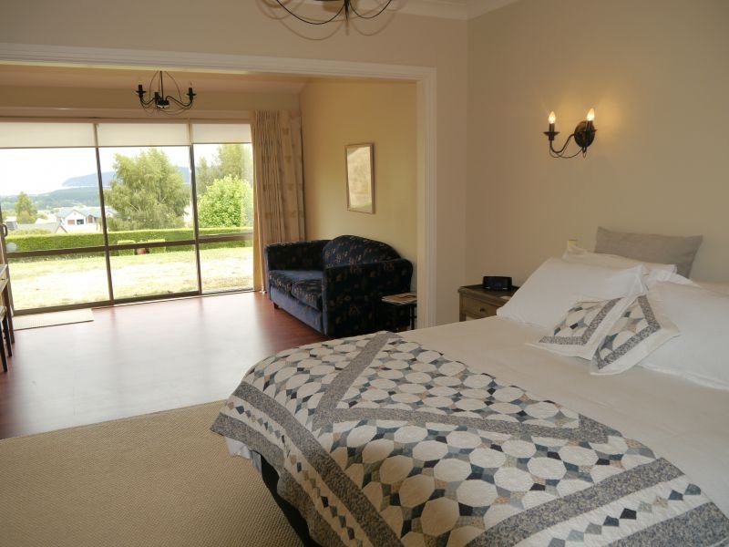 Country Lodge Kinloch - Accommodation New Zealand 1