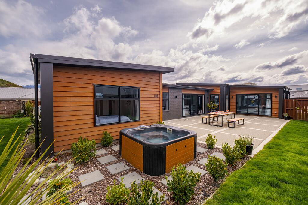 Shotover Spa Escape - Queenstown Holiday Home - thumb 0