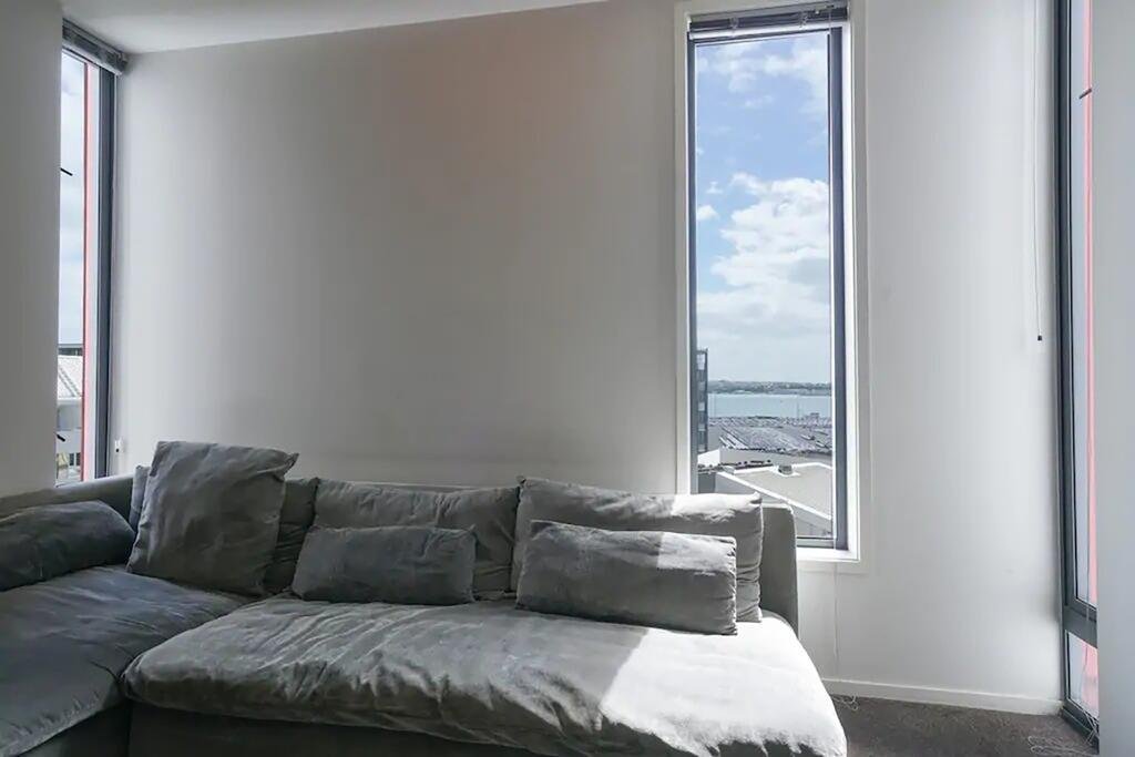 Spacious 2 Bedroom Apartment At Auckland CBD - thumb 2