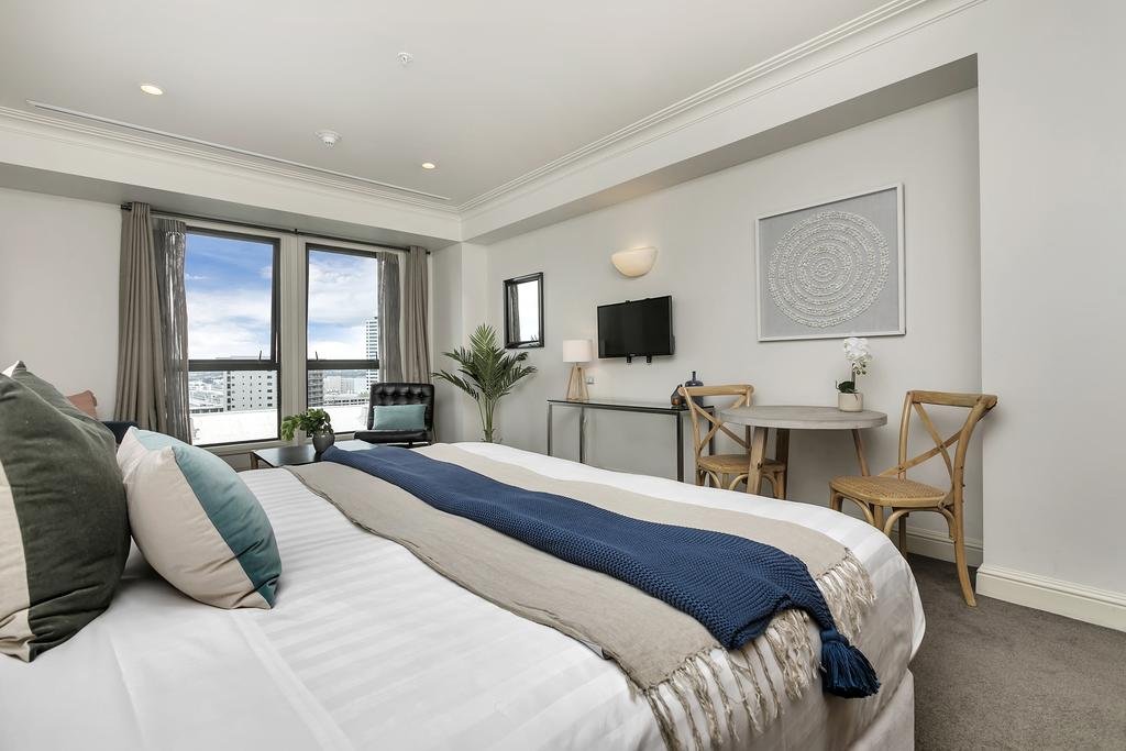 Stylish Large Studio City Apartment - Accommodation New Zealand 1