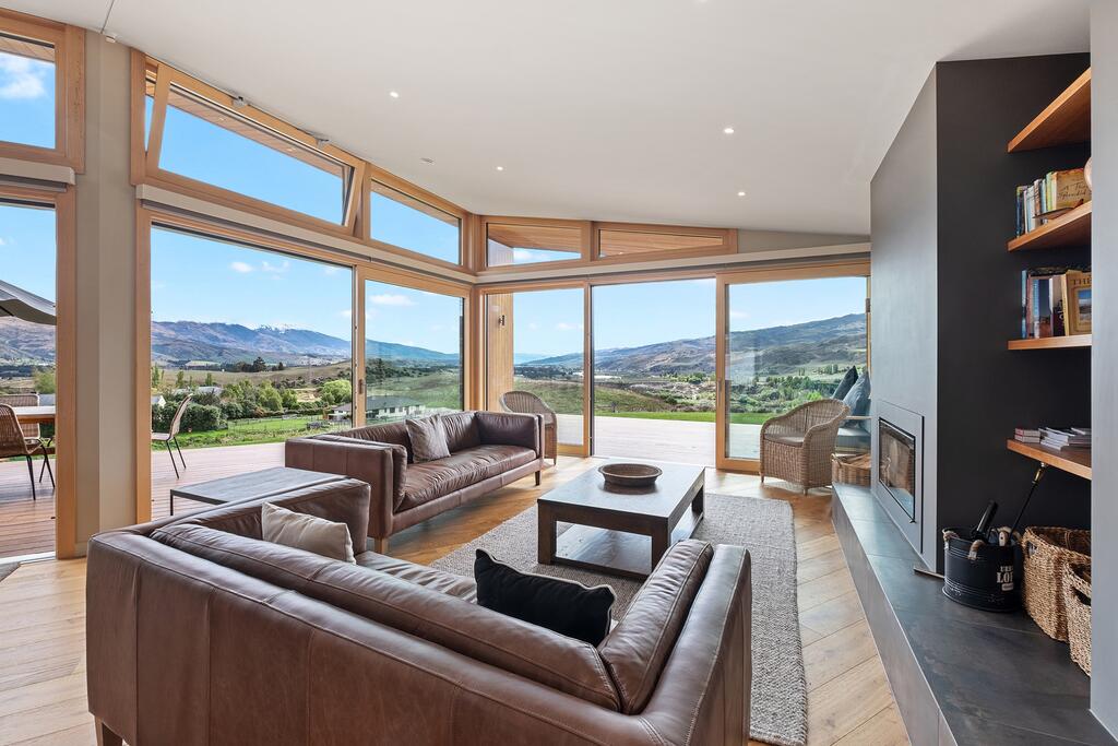 Vino And Views - Bannockburn Holiday Home - thumb 1