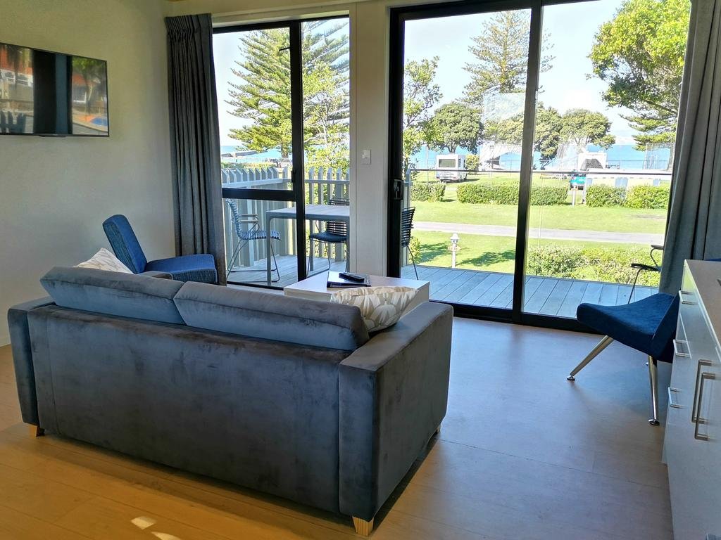 Waikanae Beach Ocean View Apartments - thumb 2