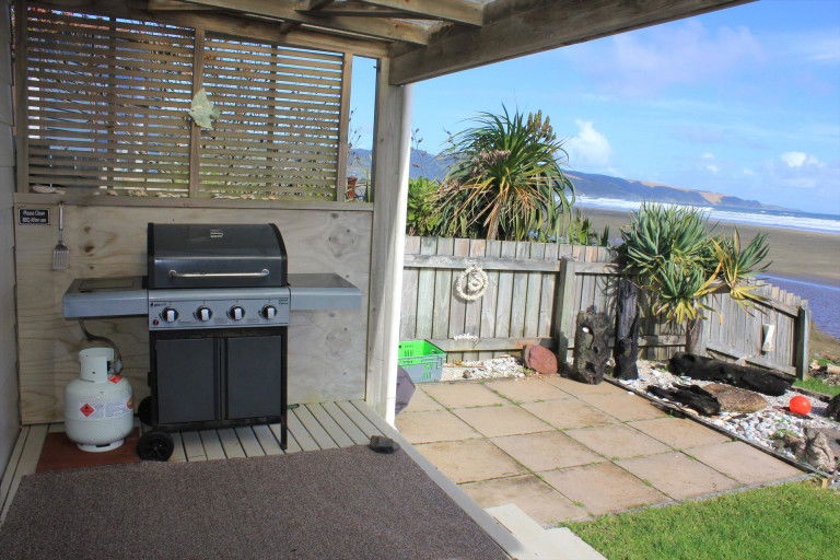 Ahipara Tides Beachfront Accommodation - thumb 3