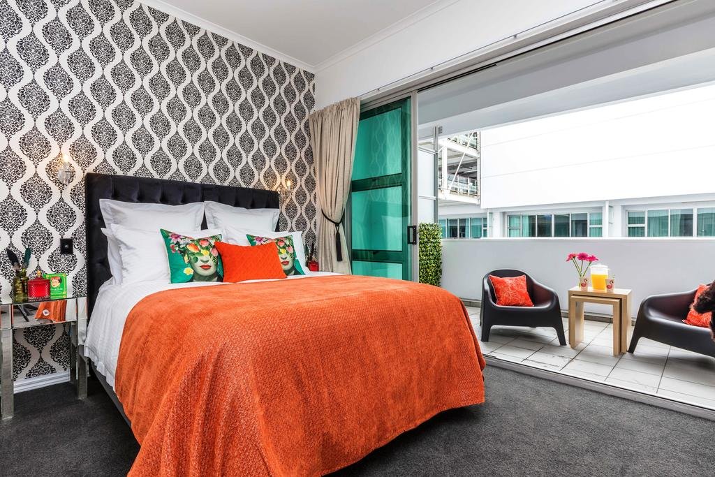 Vibrant Viaduct Harbour Apartment with Balcony  Best Location Auckland