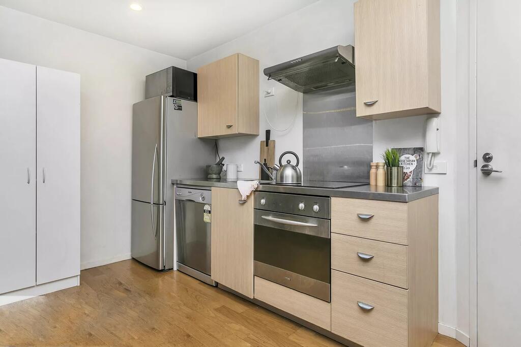 2 Bedroom 2 Bathroom Apartment In Auckland CBD - thumb 2