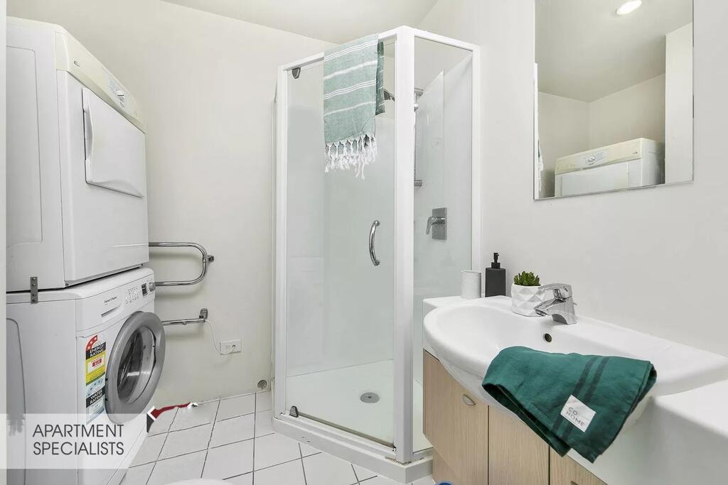 2 Bedroom 2 Bathroom Apartment In Auckland CBD - thumb 3
