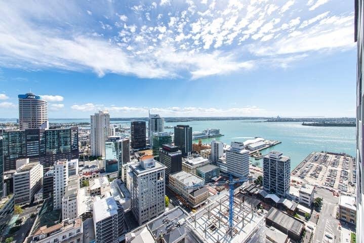 2 Brm Apt with Stunning Harbour Views Level 24