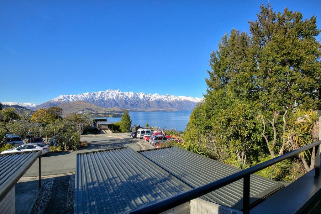 Alpine Haven, Panoramic Lake Views - thumb 3