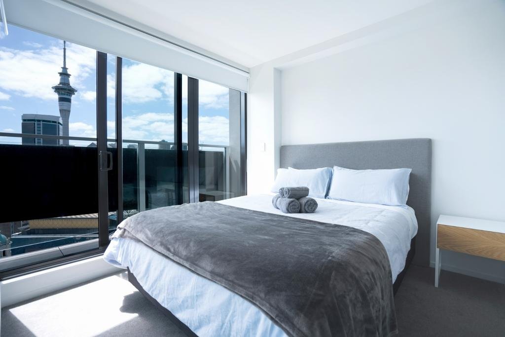 Apartment With Brilliant Views In Auckland CBD - thumb 1