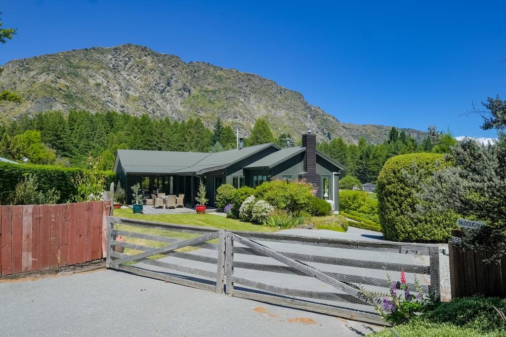 Arthurs Point Mount Views - Queenstown Holiday Home - thumb 1