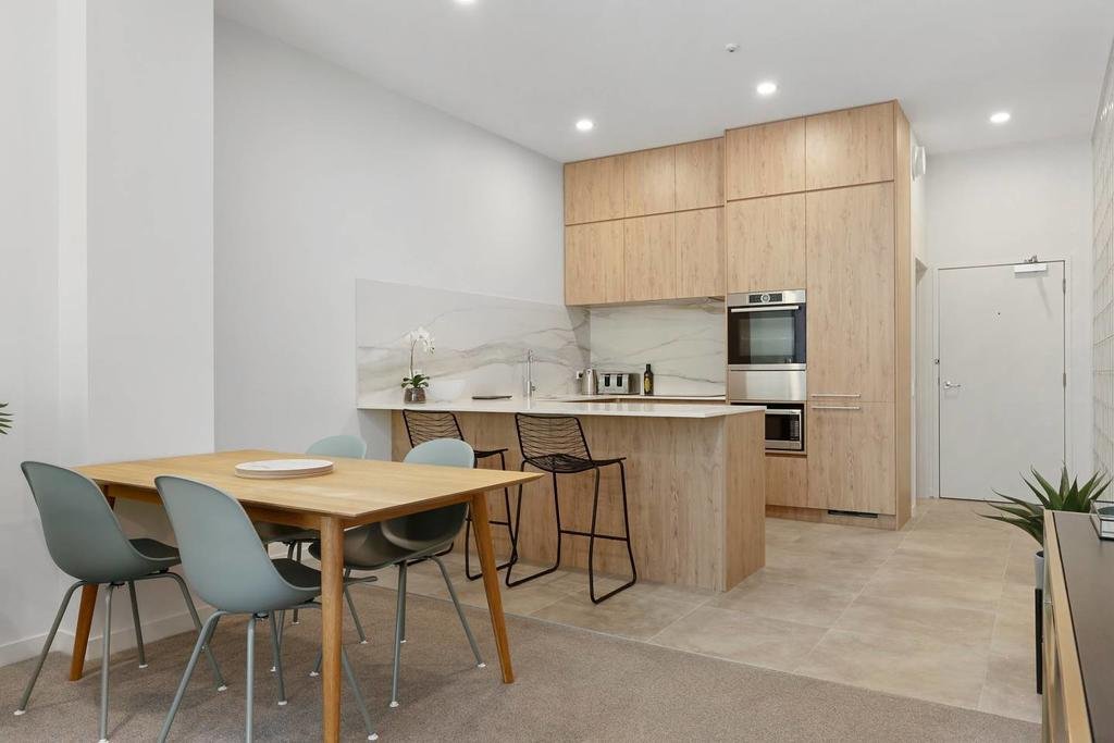 Beautifully Appointed +Central Location +Carpark - thumb 2