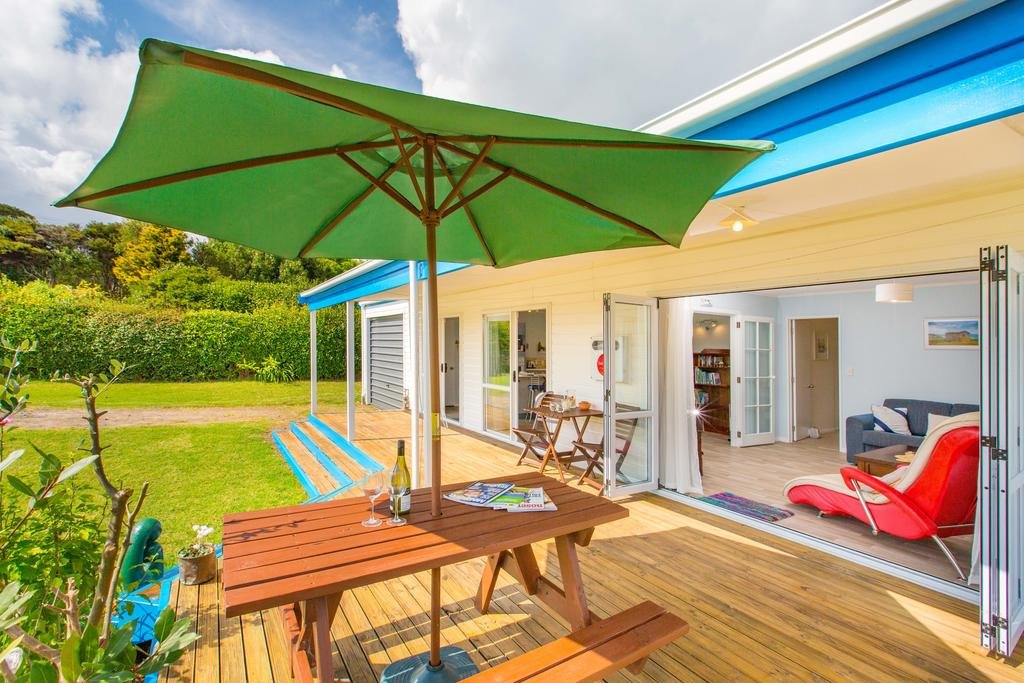 Calypso Cottage With Wifi - Raglan Holiday Home - Accommodation New Zealand 0