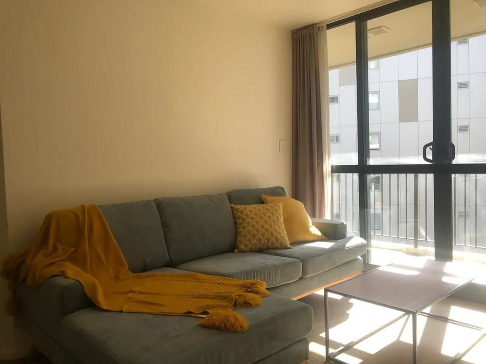 Cosy 2 Bed CBD Apartment With Balcony - thumb 0