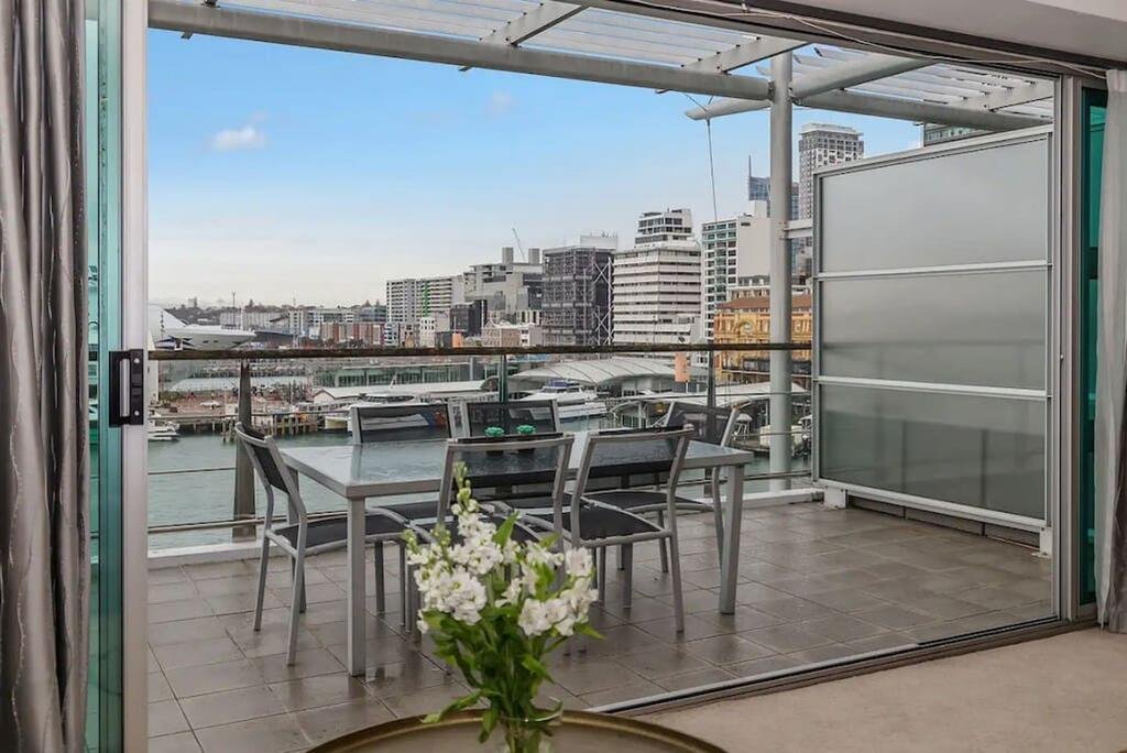 Fabulous Apartment With Harbour Views Free Netflix - thumb 3