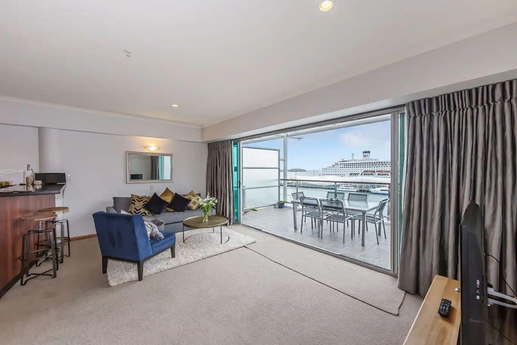 Fabulous Apartment With Harbour Views Free Netflix - thumb 1