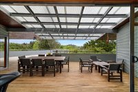 Lake Rotoiti - Te Weta Bay Large Terraced Holiday Home