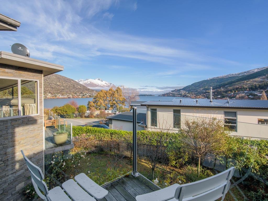 Lake Views On Yewlett - Queenstown Holiday Home - thumb 3