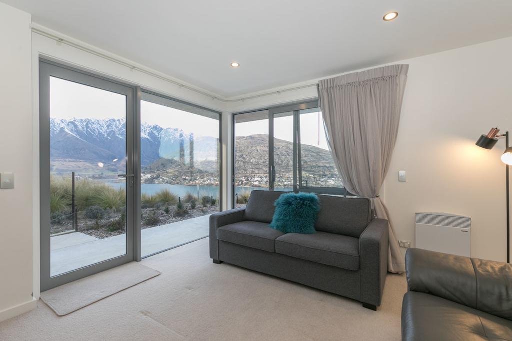 Lake, Mountain & Relax - Queenstown Holiday Home - thumb 3