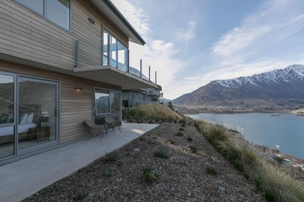 Lake, Mountain & Relax - Queenstown Holiday Home - thumb 1