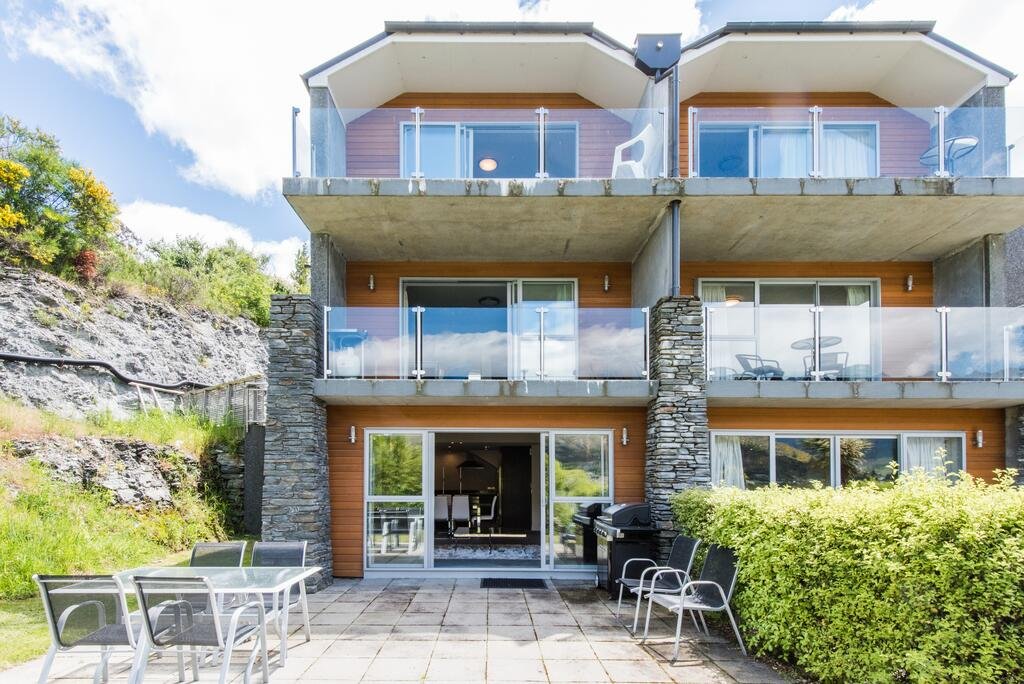 Lakeside Luxury With Spa - Accommodation New Zealand 1