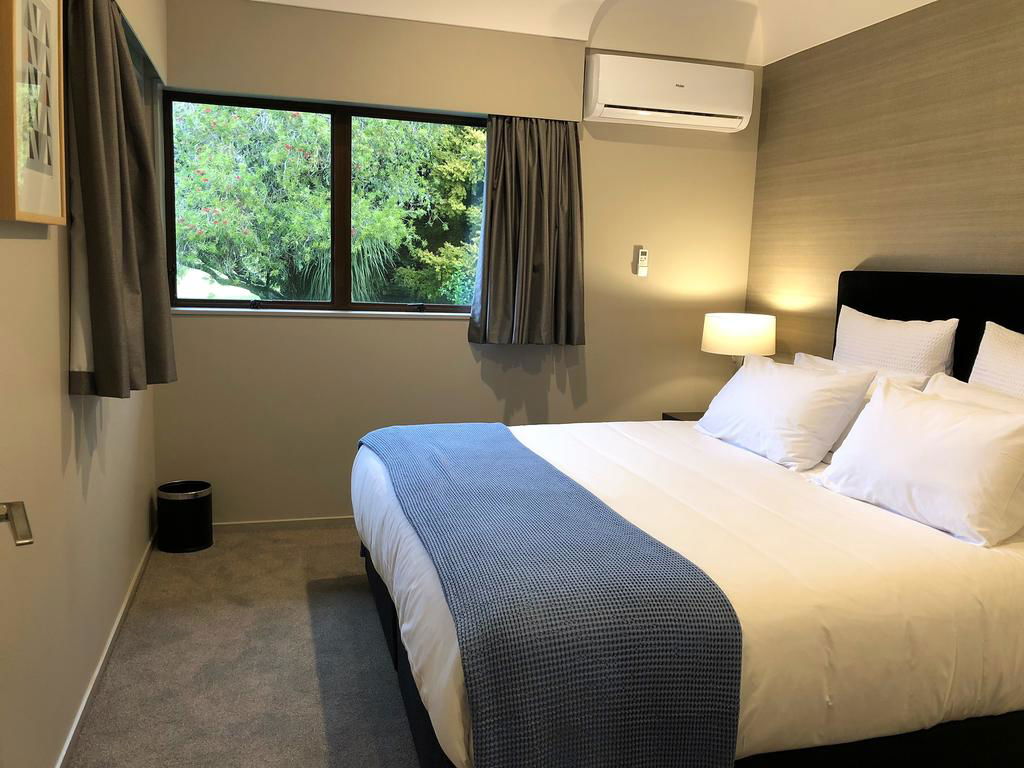 Luxury K-Lodge With Golf Course View-Rotorua - thumb 2