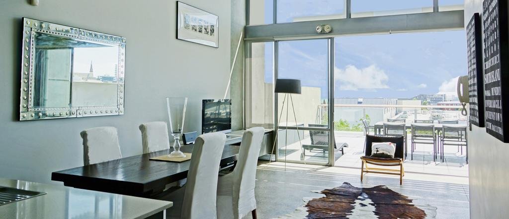 Luxury Mt Eden Apartment With Spectacular Views - thumb 0