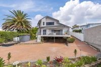 Matakatia Bay Views - Whangaparaoa Holiday Home