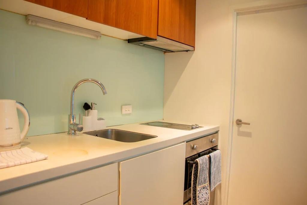 Modern 1 Bedroom Downtown Apartment Near Spark Arena - thumb 2