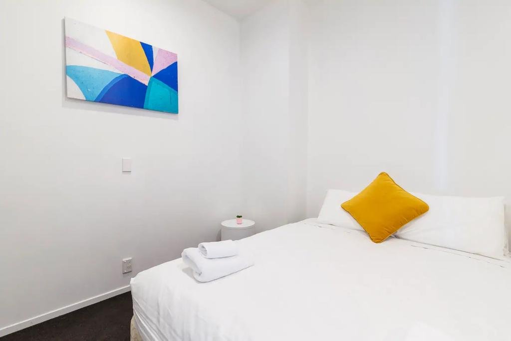 Modern CBD Auckland Apartment - thumb 3