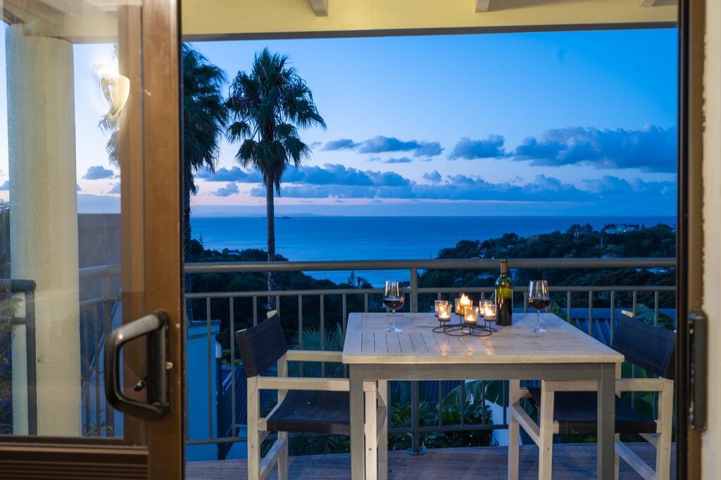 PALM BEACH COTTAGE WITH FANTASTIC VIEWS AND PRIVATE SPA POOL, WIFI, SKY TV, DBLE SKY AND POSSIBLY A CAR! - thumb 3