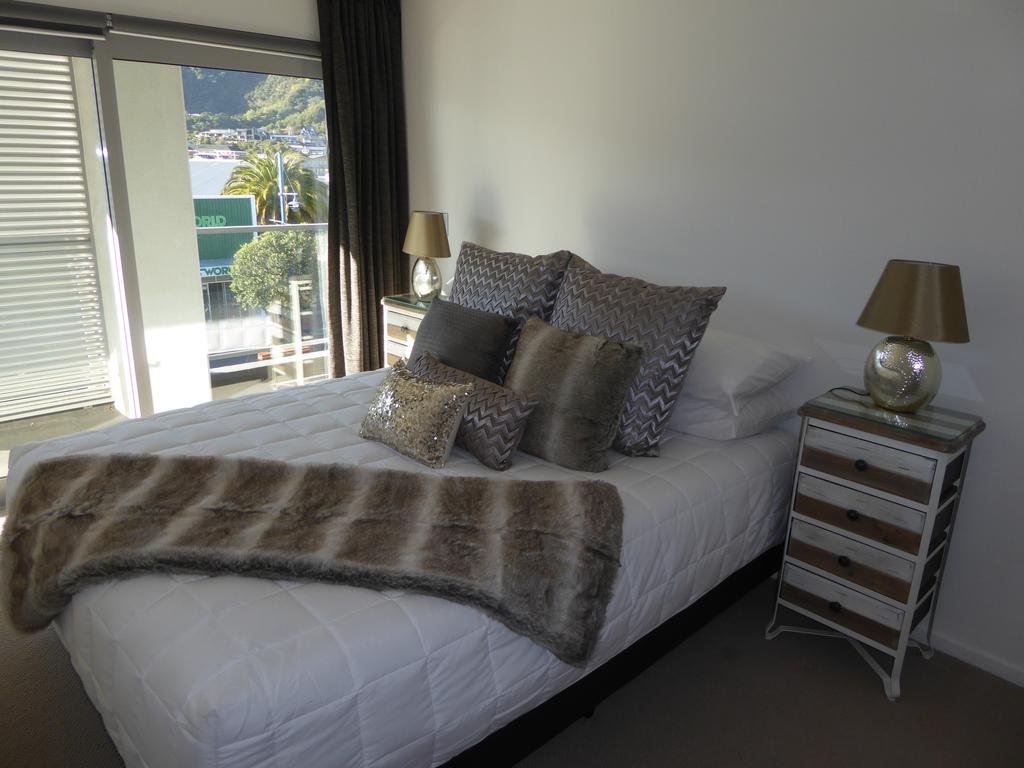 Picton Luxury Waterfront Quay Apartment - thumb 1
