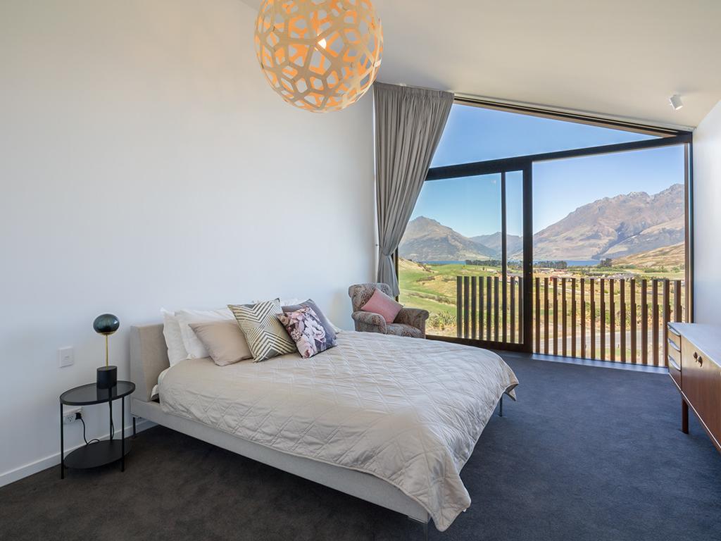 Point Vista - Queenstown Holiday House - thumb 2