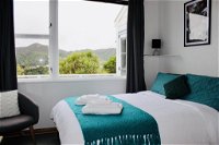 Private bedroom with Mountain view - close to city and ferry