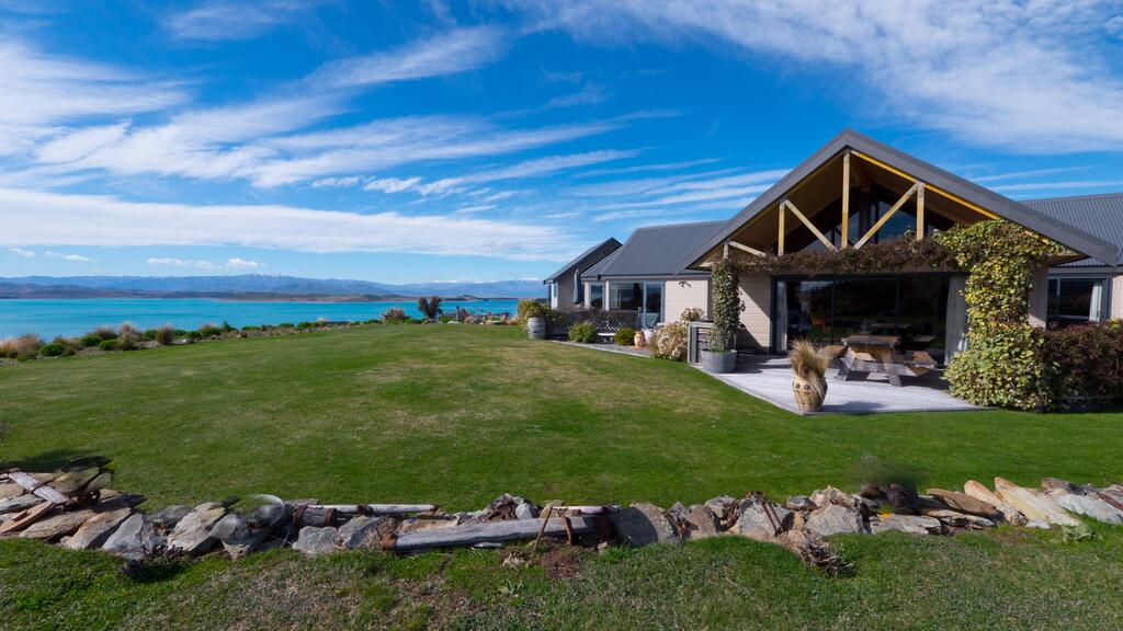 Pukaki Lakeside Getaway NZ - thumb 1