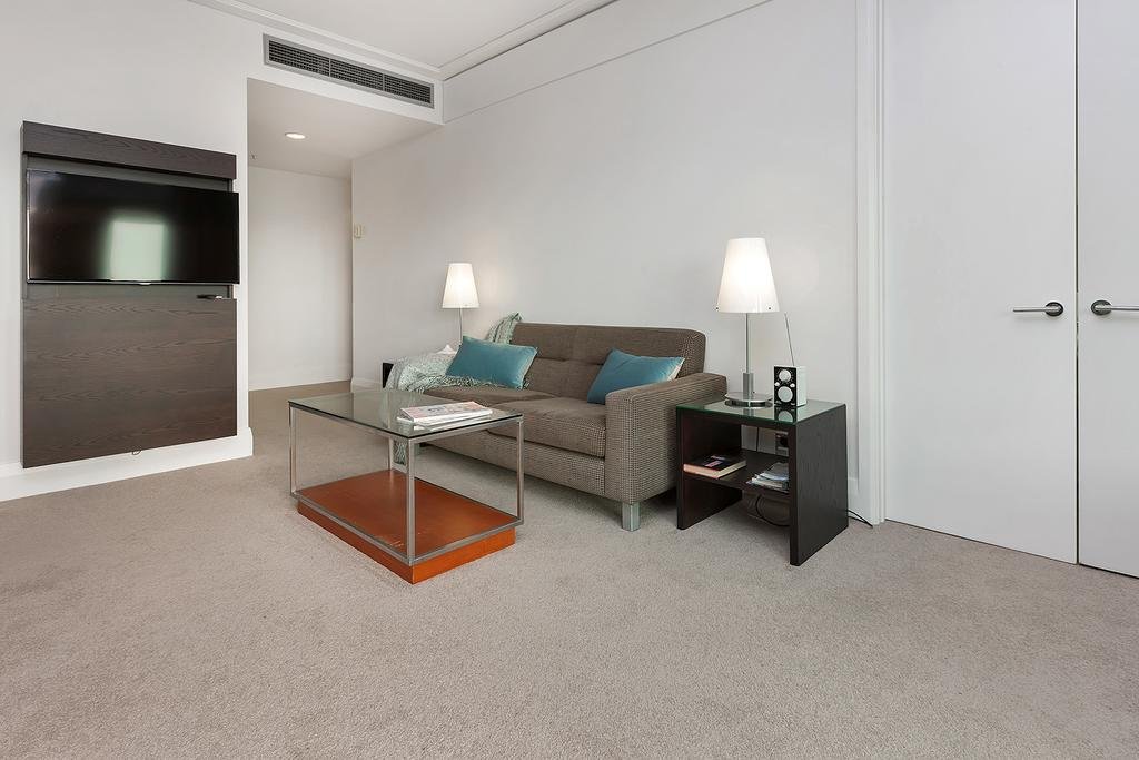 QV Waterfront Viaduct Private Apt 749 - thumb 3
