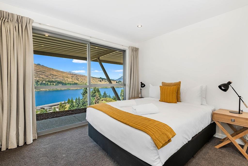 Remarkable Views On Goldrush Way - Queenstown Holiday Home - thumb 3