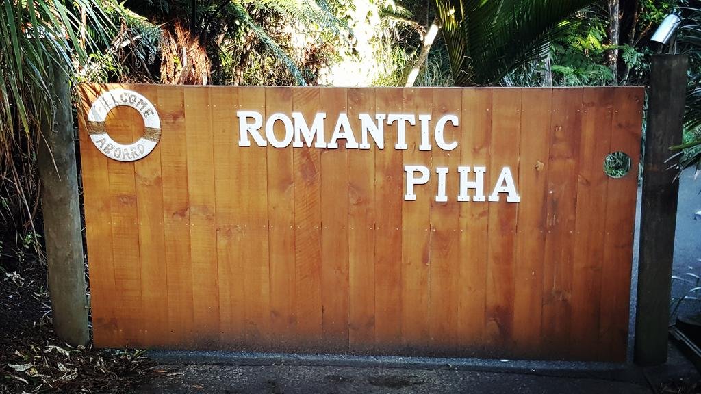 Romantic Piha - thumb 1