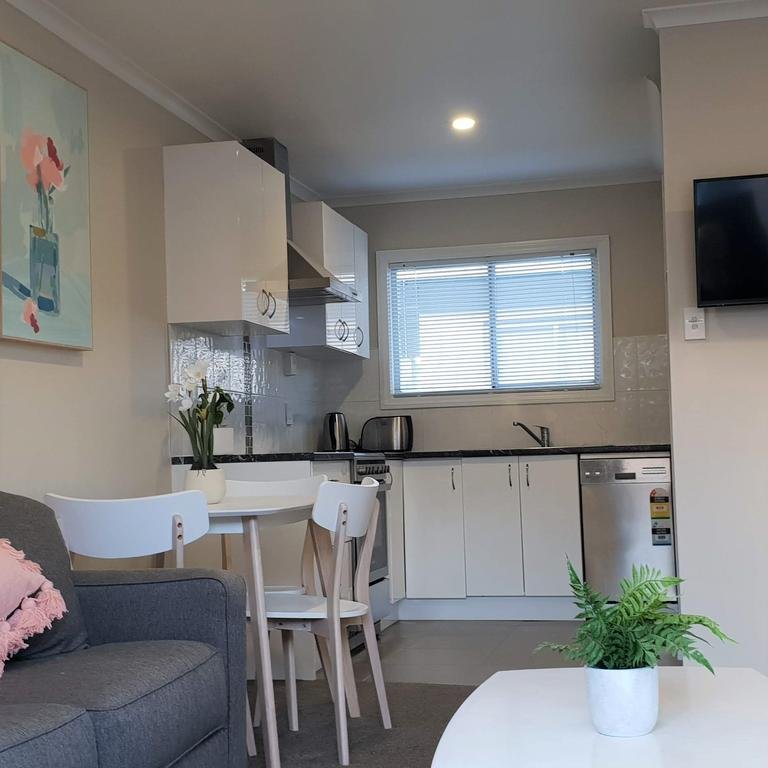 Rose Apartments Unit 3 Central Rotorua - Accommodation & Spa - thumb 3