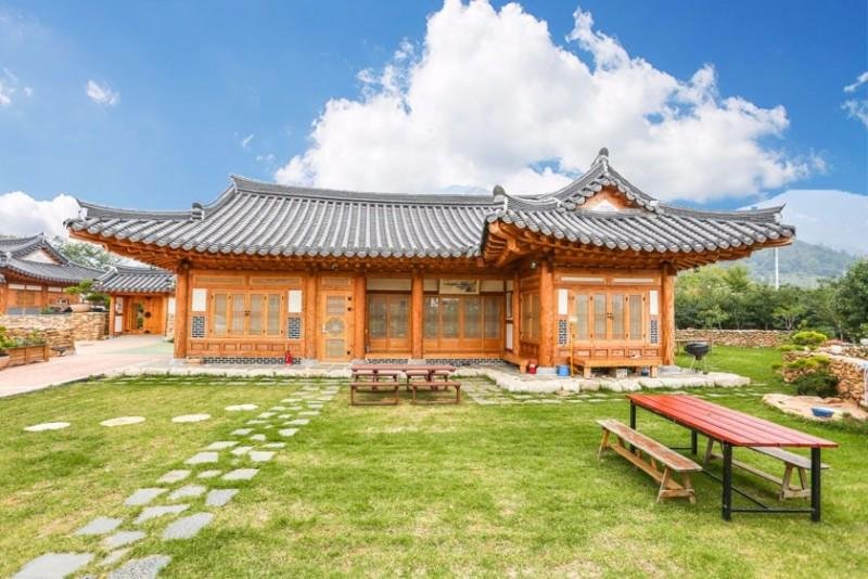 Hanok Jungwon House Pension Accommodation South Korea