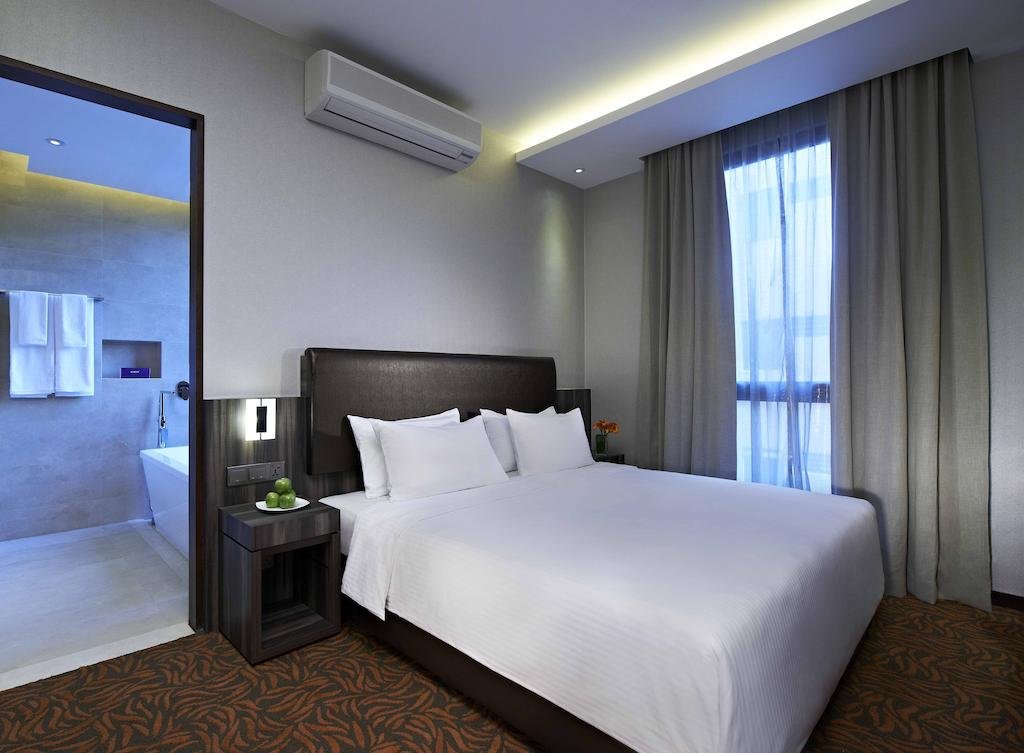 Aqueen Hotel Kitchener - Accommodation Singapore