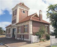 Merredin Town Hall - Accommodation Redcliffe