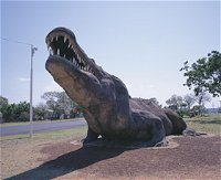 Crocodile Statue - Accommodation Airlie Beach