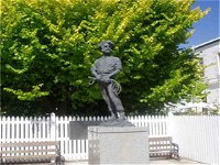 Alexander Cameron Statue - Accommodation Cooktown