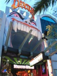 Draculas Haunted House - Gold Coast Attractions