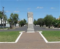 War Memorial and Heroes Avenue - Yamba Accommodation