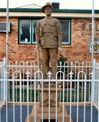 Soldier Statue Memorial Chinchilla - Accommodation Newcastle