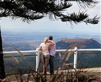 Picnic Point Lookout And Parkland - Tourism Canberra