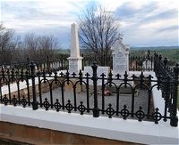 Hamilton Humes Grave - Accommodation Rockhampton