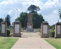 Warwick War Memorial and Gates - Accommodation Redcliffe