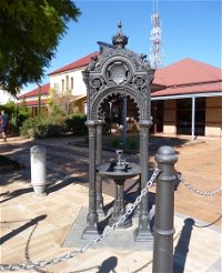 Witcombe Fountain - Tourism Canberra